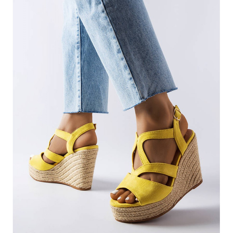  Dzeltenas platformas sandales