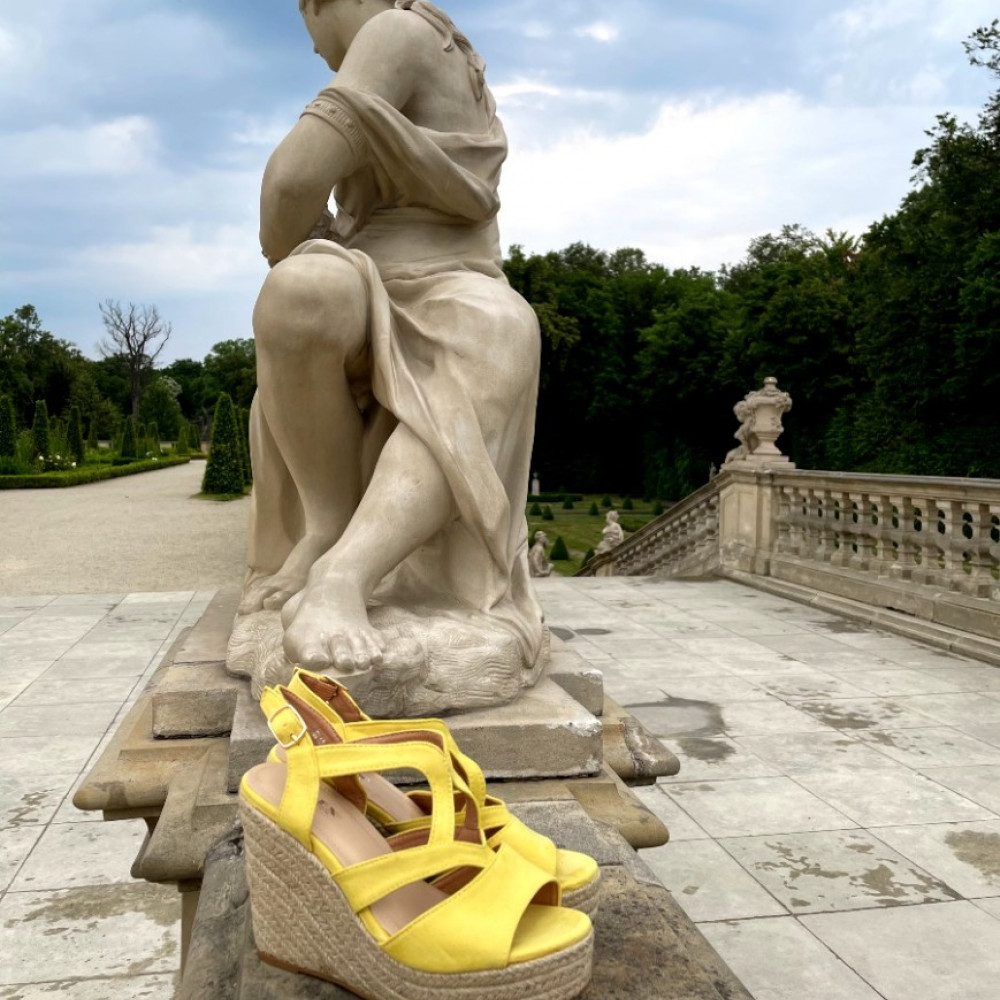  Dzeltenas platformas sandales
