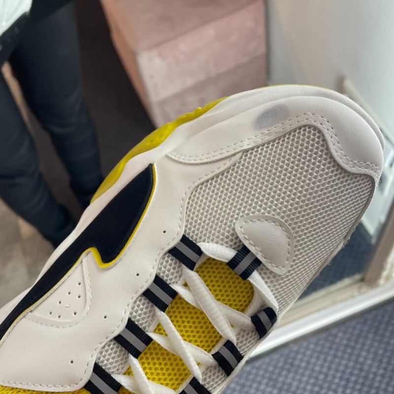 Platformas sporta apavi ar sinepju krāsas akcentiem (NOCENOTS)