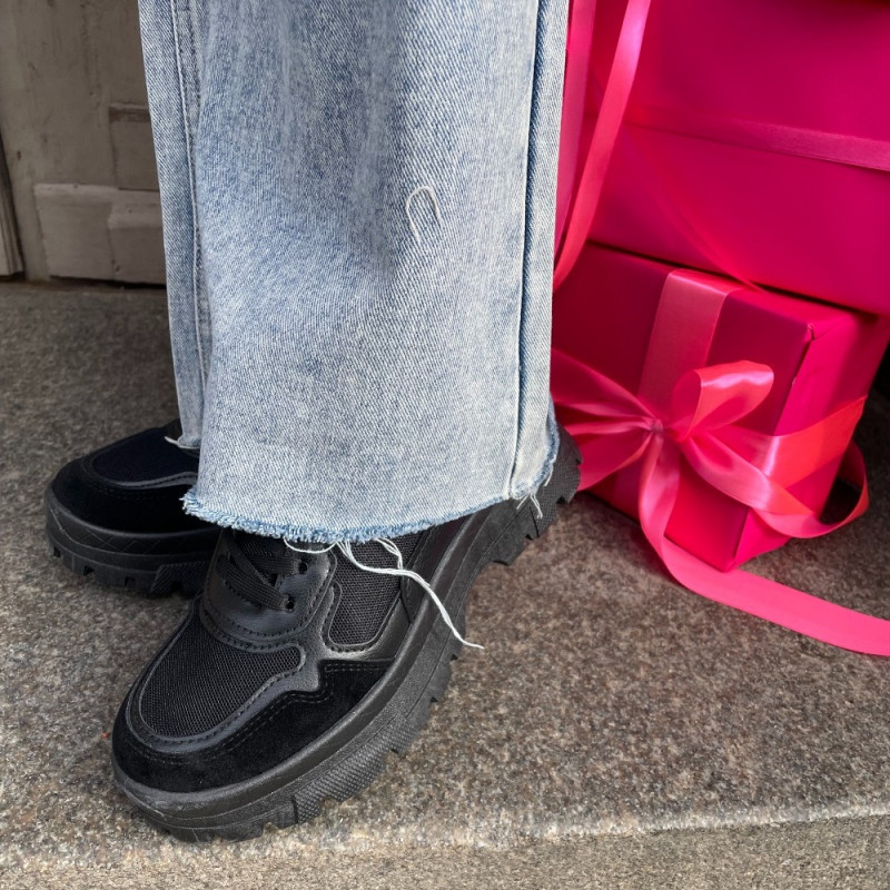   Melnas platformas botas