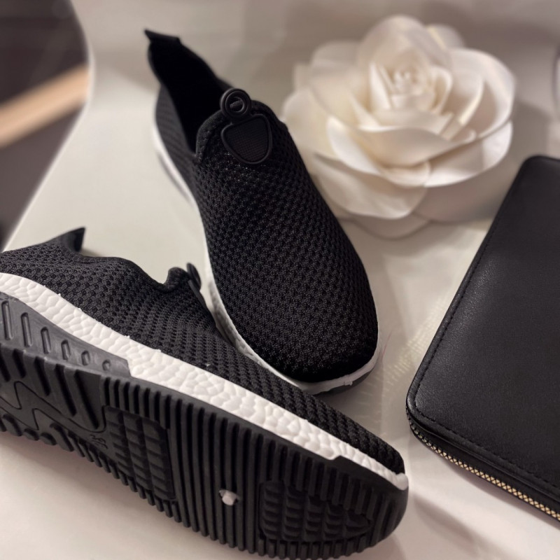   Melni tekstila sporta apavi bez šņorēm