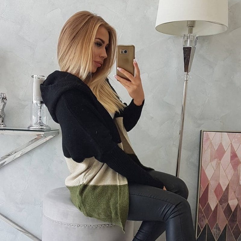 Adīts trīskrāsains kardigāns ar kapuci "Selena" melns / haki