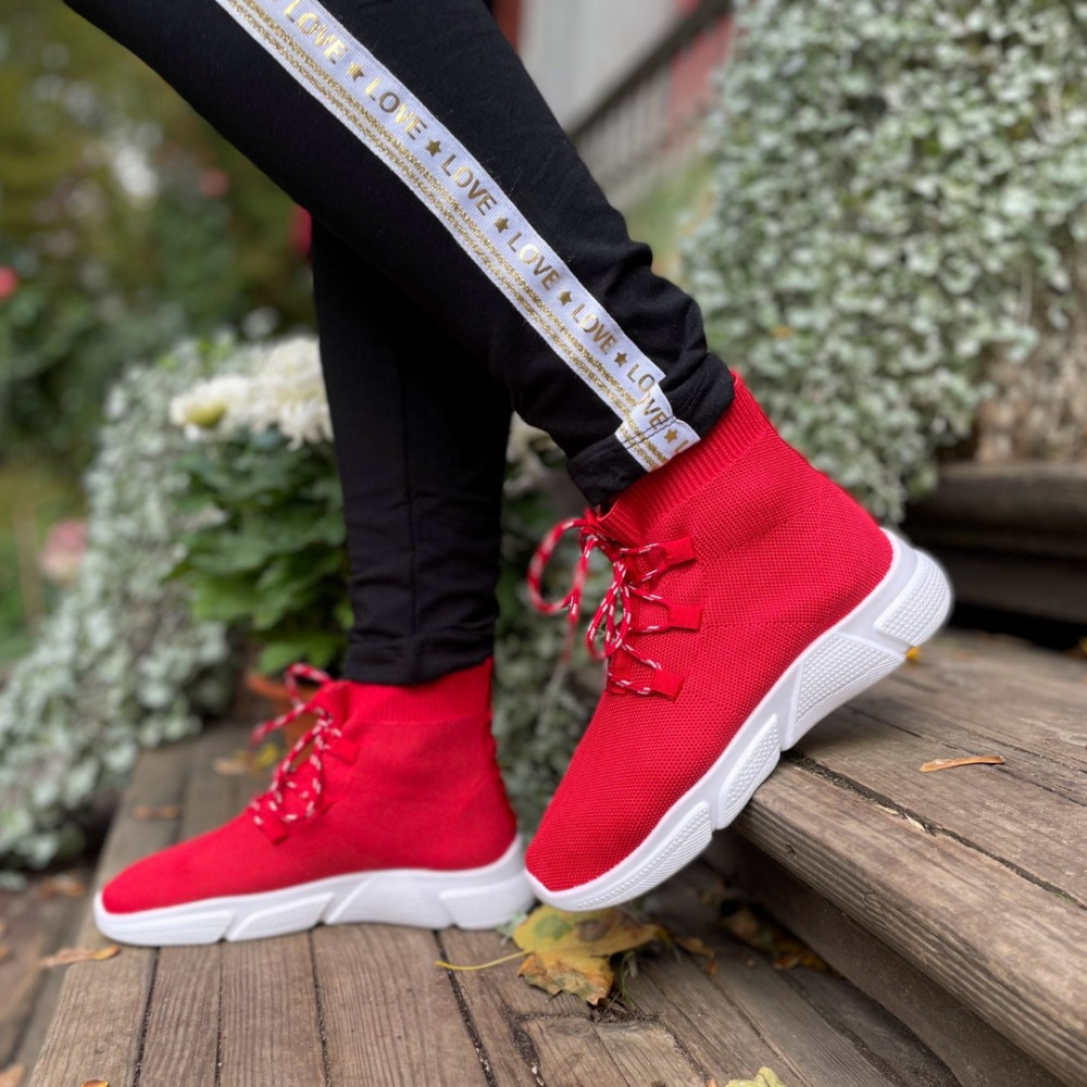 Augsti sportiska stila apavi ar šņorēm - sarkani