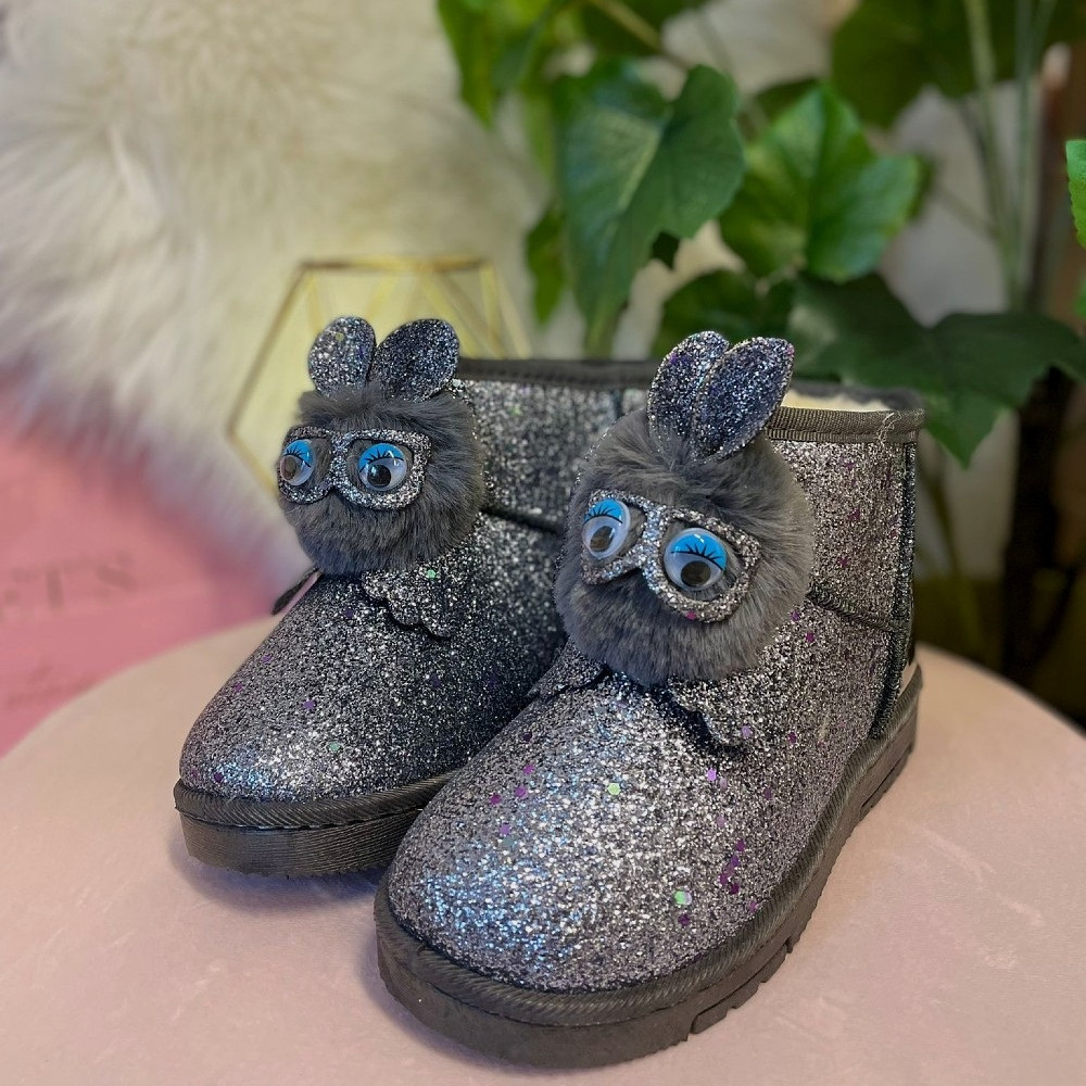 Bērnu UGG tipa zābaki ar dekoru Bērnu UGG tipa zābaki ar dekoru