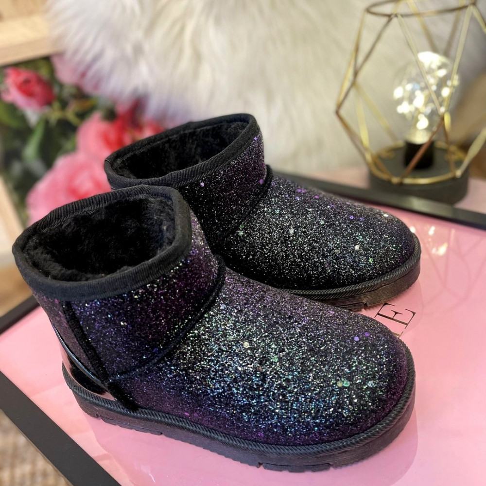 Bērnu UGG tipa zābaki ar spīdumu Bērnu UGG tipa zābaki ar spīdumu