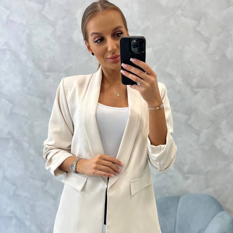  Elegants bleizers ar savilkumu piedurknēs - krēmkrāsas