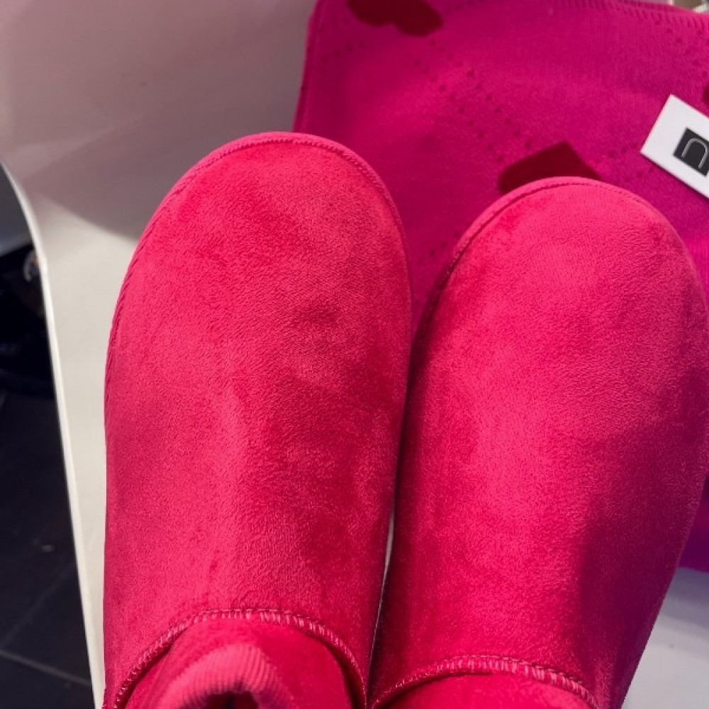 Īsie fuksijas krāsas UGG tipa zābaki