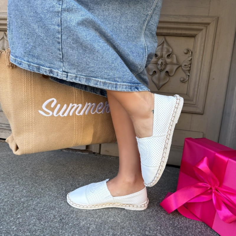   Baltas mīkstas espadrilles