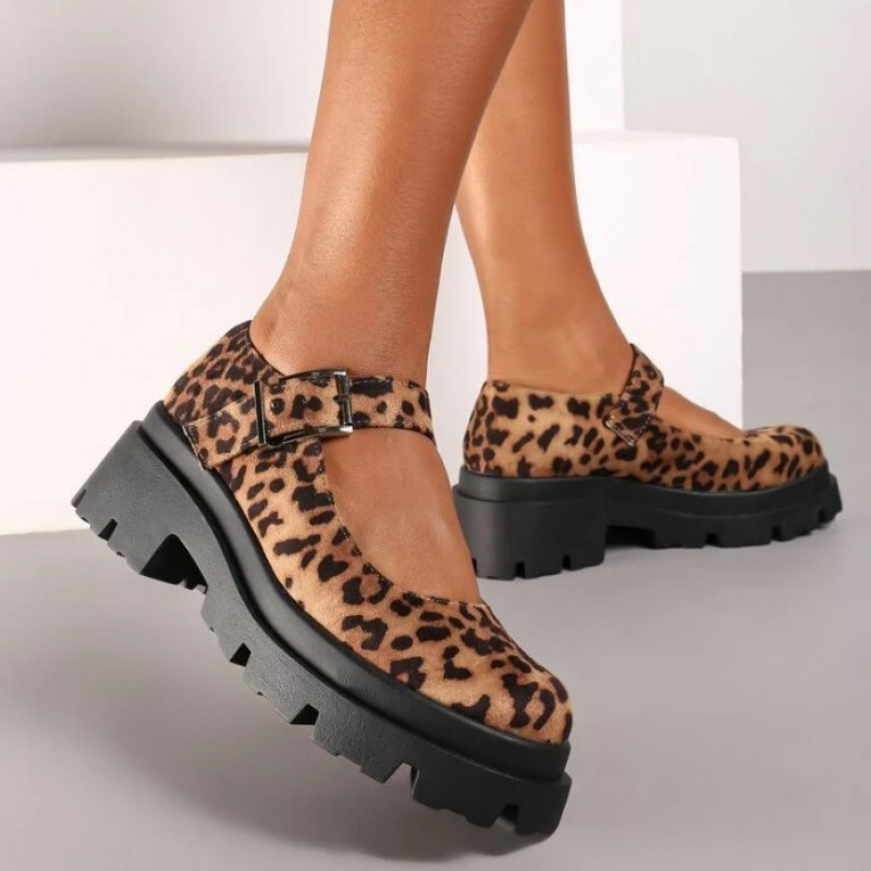   Leoparda loferi ar siksnu