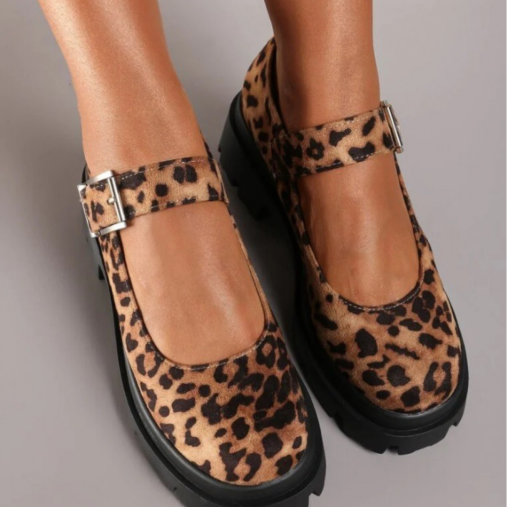 Leoparda loferi ar siksnu Leoparda loferi ar siksnu