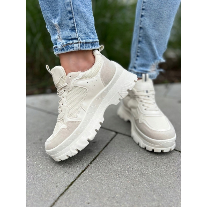   Bēšas platformas botas